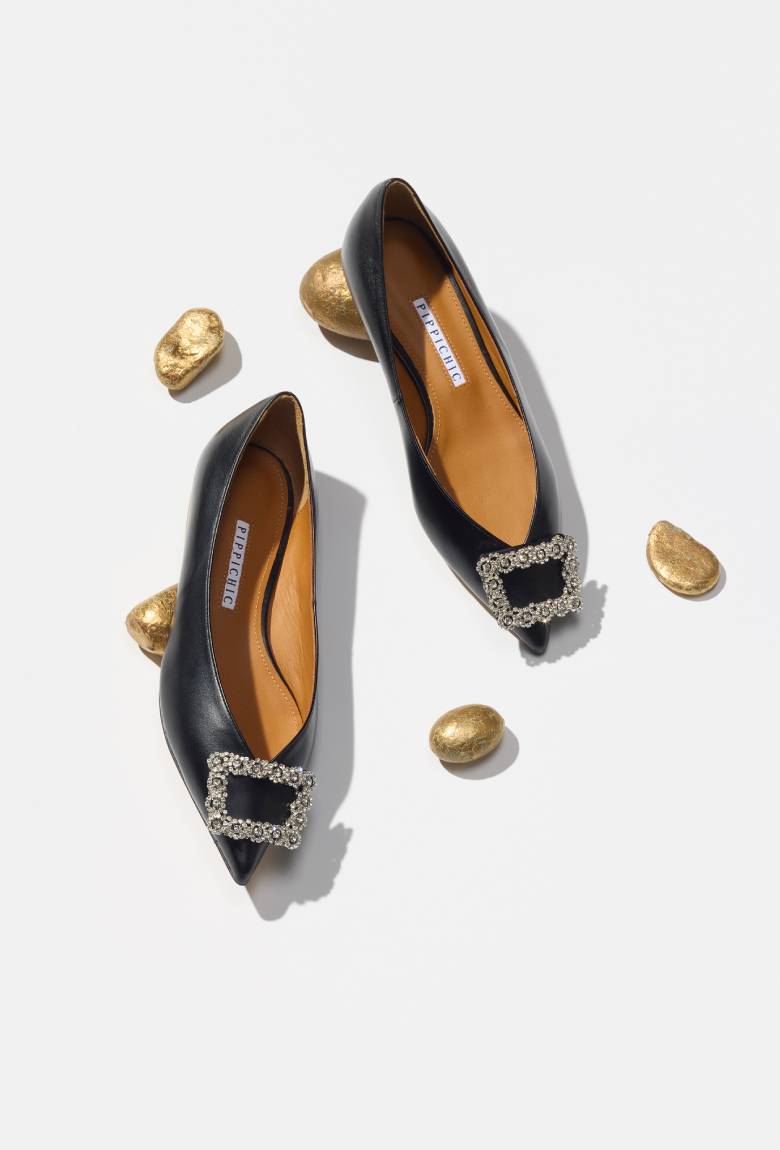 〈ピッピシック〉のパンプス