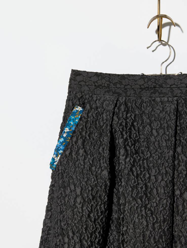 〈エッフェ ビームス〉のスカート