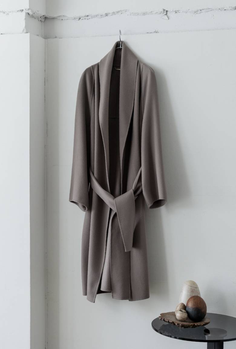 〈エッフェ ビームス〉のガウンコート