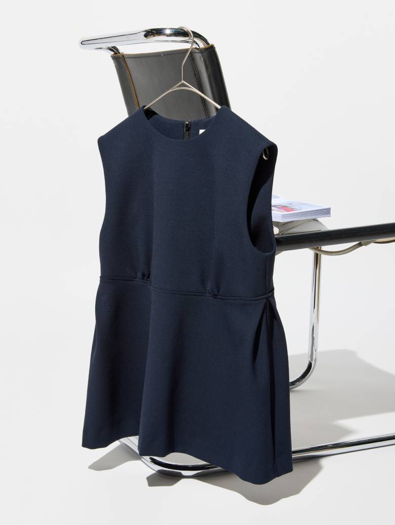 〈エッフェ ビームス〉のノースリーブブラウス