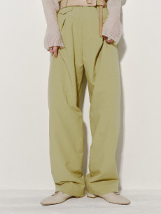 Ray BEAMS Spring & Summer 2021 Season Styling vol.2 Cozy & Chic, Conjunction And The New Age Strollers RB_April_Look No.2 Aki Furuie
			VillD Director&Designer 163(cm)