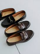 〈HARUTA × B:MING by BEAMS〉の別注ローファー