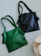 〈ビュレ〉の2WAYバッグ