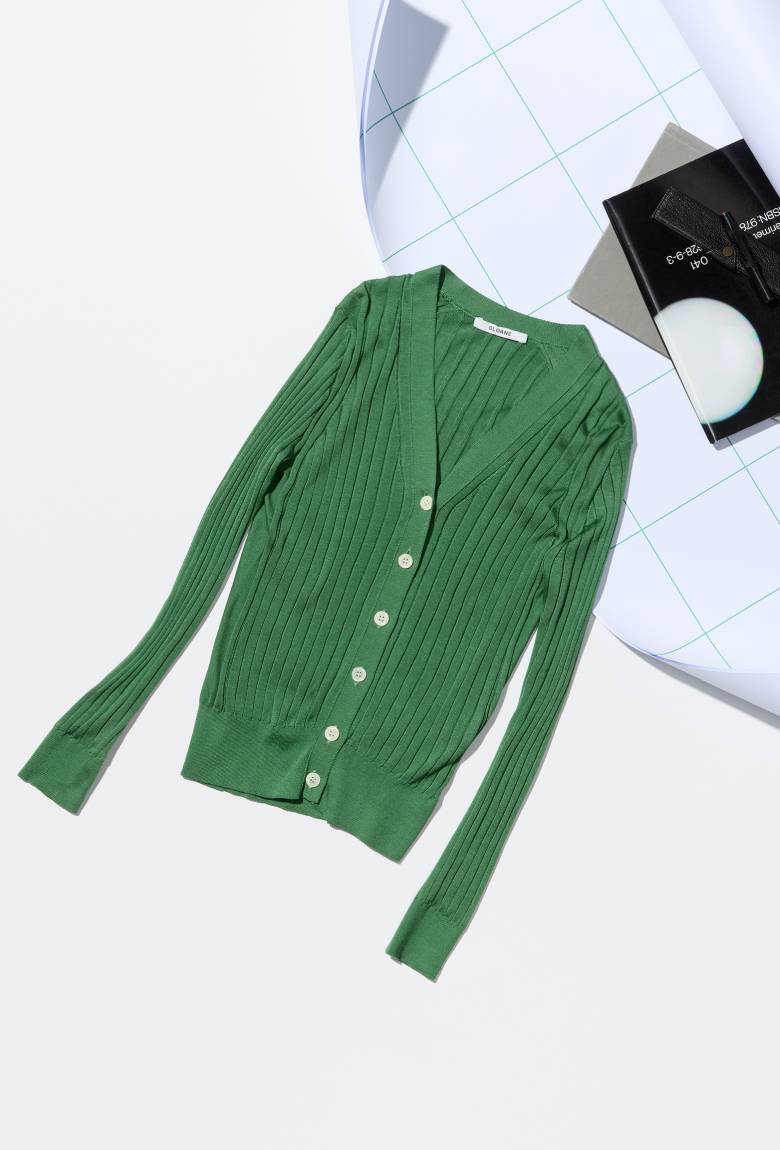 〈スローン〉の別注カーディガン