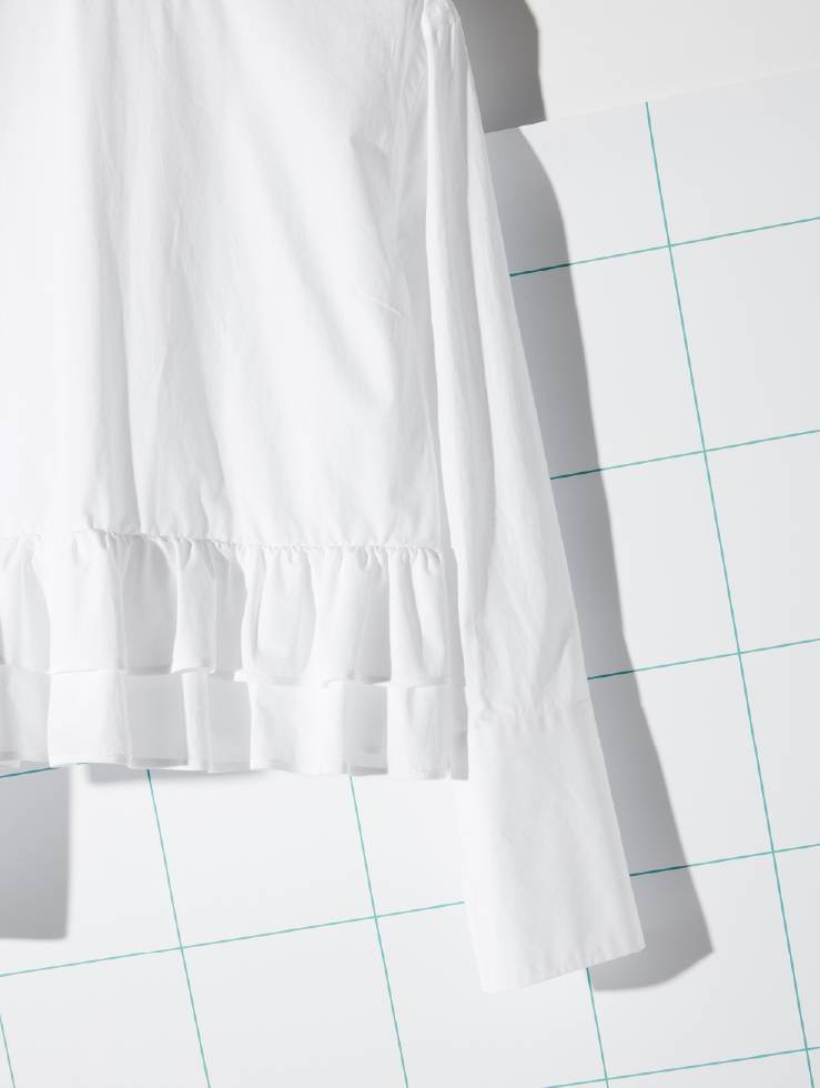 〈エッフェビームス〉のブラウス