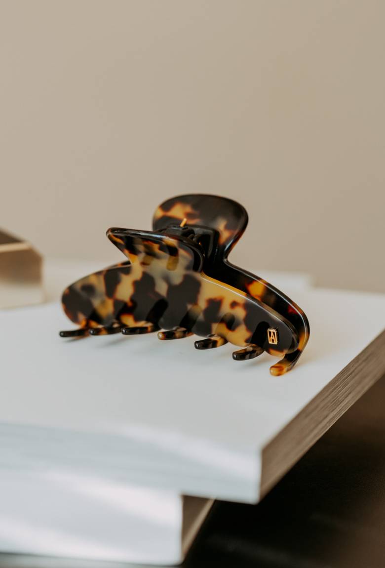 〈アレクサンドル ドゥ パリ〉のヘアクリップ