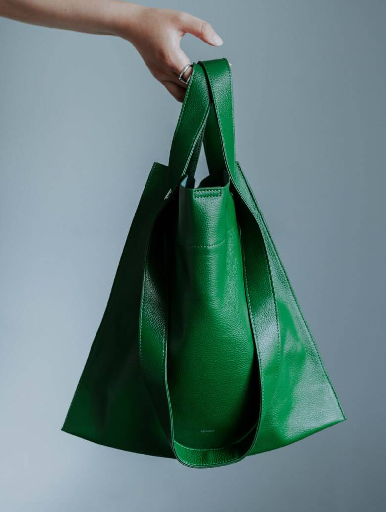 〈ビュレ〉の2WAYバッグ