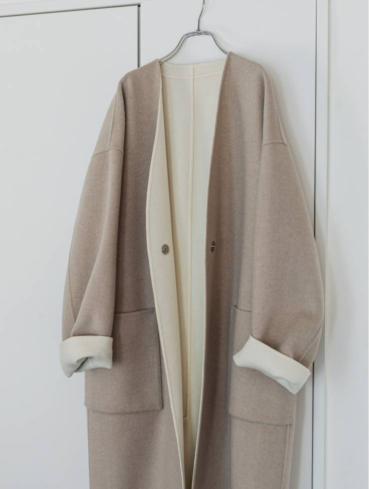 〈デミルクス ビームス〉のロングコート