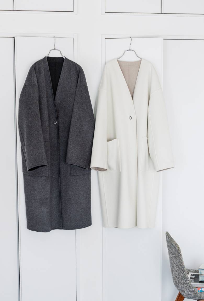 〈デミルクス ビームス〉のロングコート