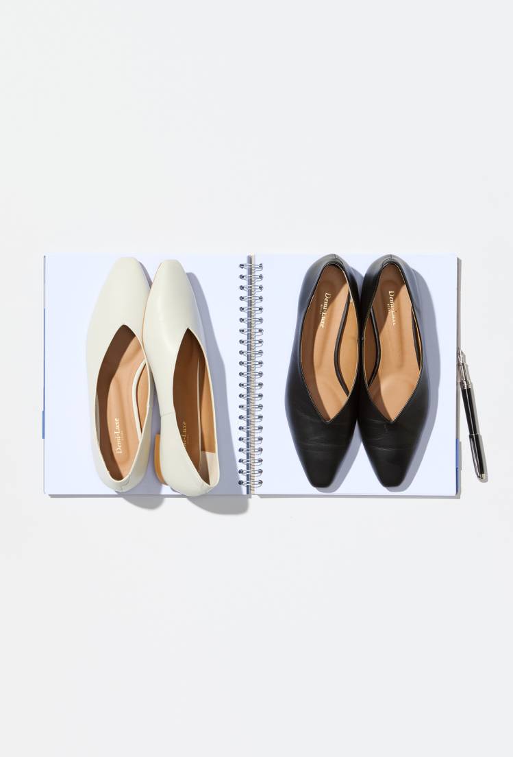 〈デミルクス ビームス〉のパンプス