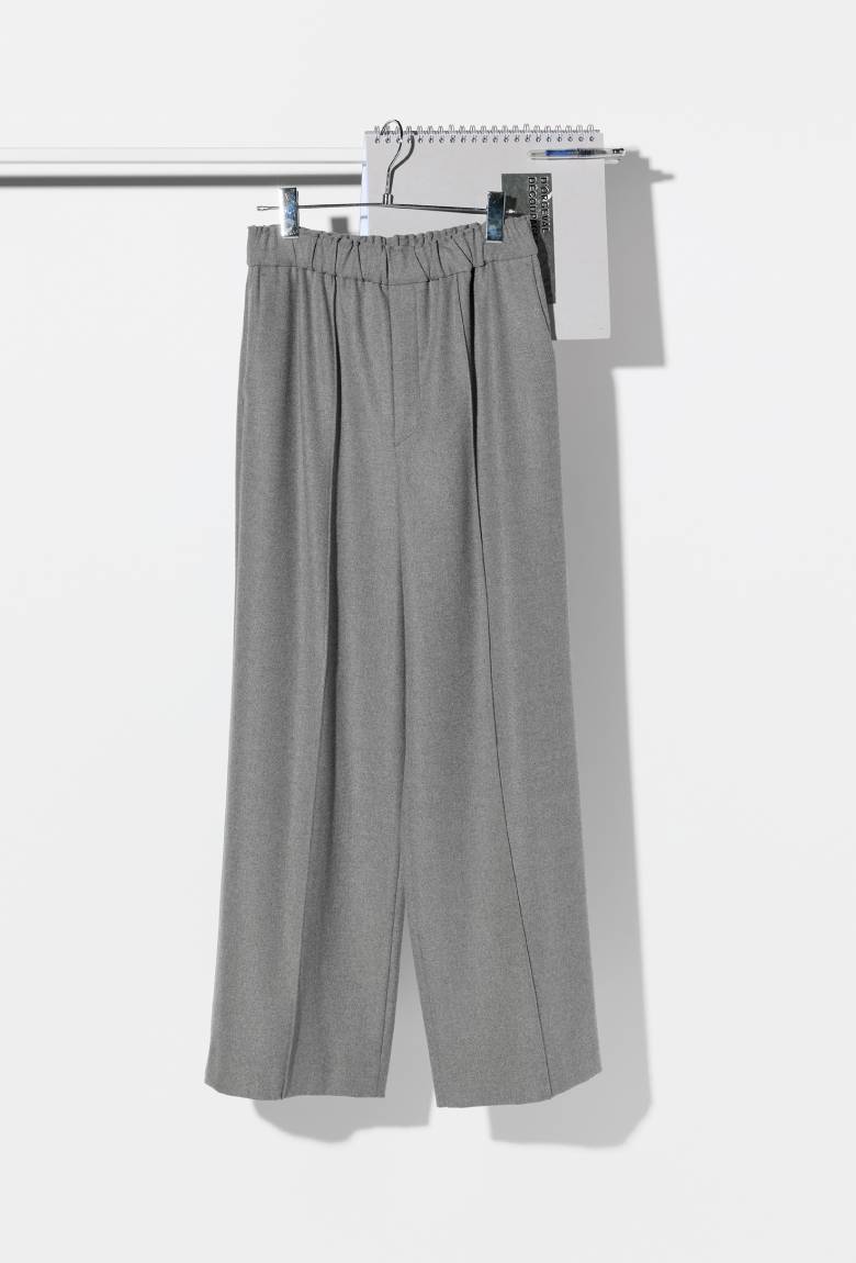 〈デミルクス ビームス〉のパンツ