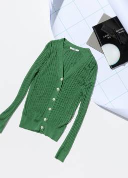 〈スローン〉の別注カーディガン