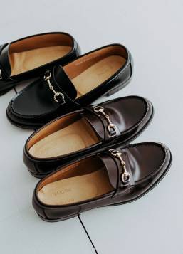 〈HARUTA × B:MING by BEAMS〉の別注ローファー