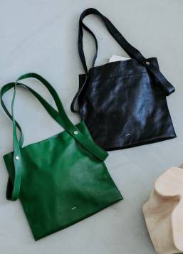 〈ビュレ〉の2WAYバッグ