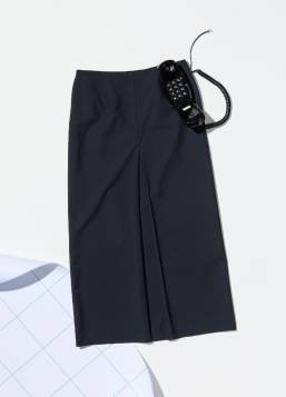 〈デミルクス ビームス〉のスカート