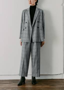 〈レイ ビームス〉のジャケット&パンツ