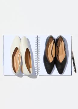 〈デミルクス ビームス〉のパンプス