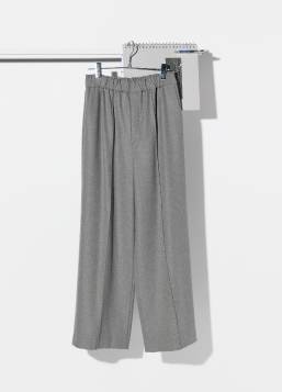 〈デミルクス ビームス〉のパンツ