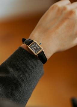 〈デミルクス ビームス〉の腕時計