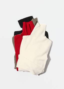 〈デミルクス ビームス〉のタートルネックニット