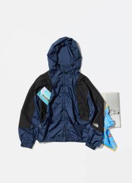 〈ザ・ノース・フェイス パープルレーベル〉の別注マウンテンウインドパーカー