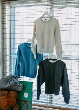 〈ピルグリム サーフ+サプライ〉のスウェットシャツ