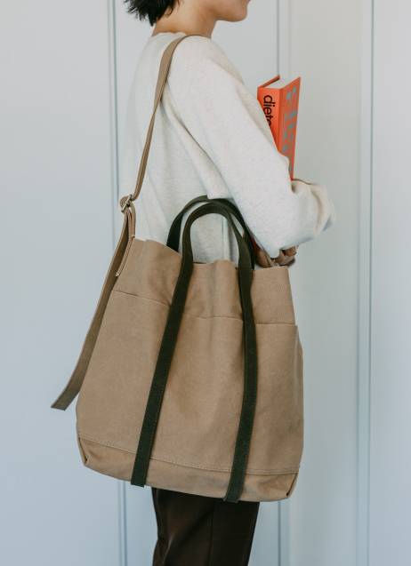 〈AMIACALVA × Pilgrim Surf+Supply〉のトートバッグ