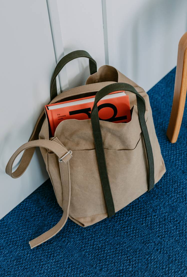 〈AMIACALVA × Pilgrim Surf+Supply〉のトートバッグ