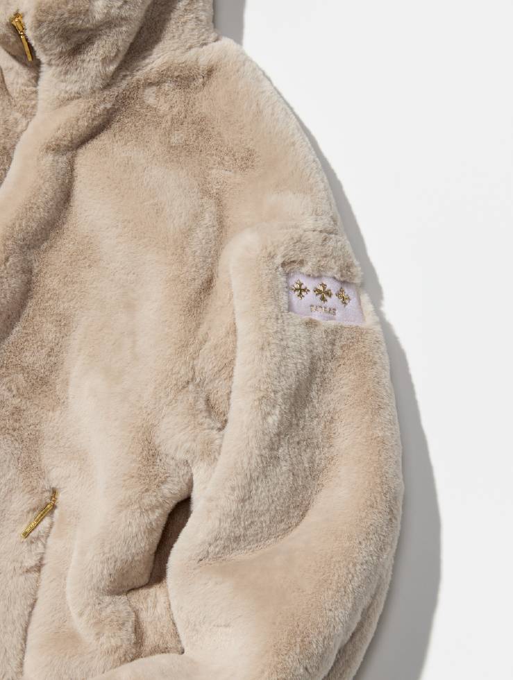 〈タトラス〉のブルゾン