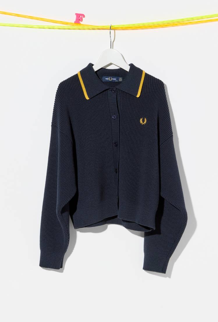 〈フレッドペリー〉の別注カーディガン