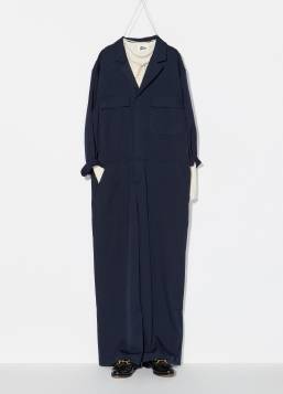 〈ユニバーサルオーバーオール〉の別注ジャンプスーツ