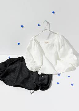 〈デミルクス ビームス〉のブラウス