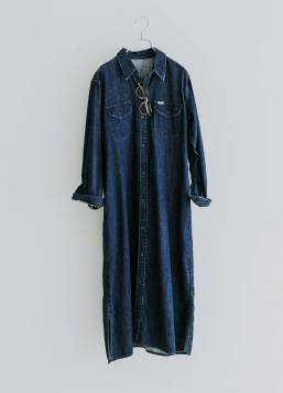 〈LEE〉の別注ワンピース