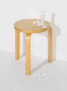 〈アルテック〉のスツール60