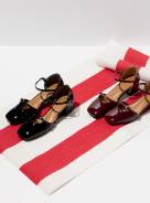 〈レイ ビームス〉のパンプス