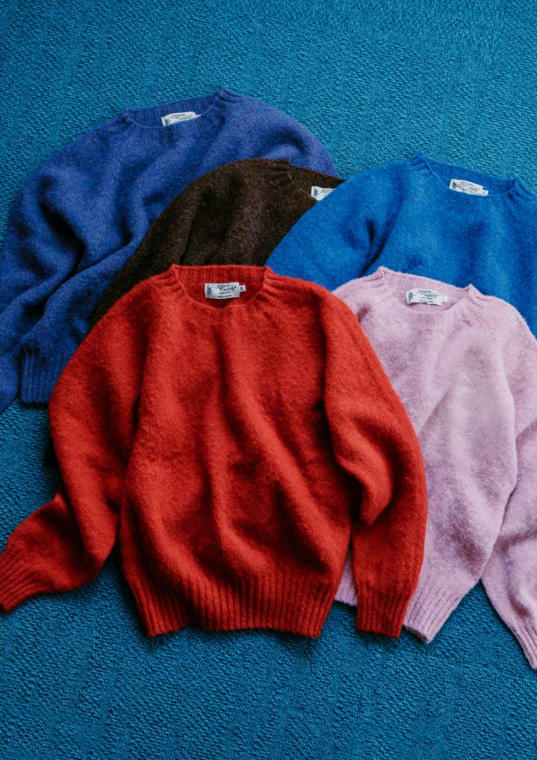 〈ノア イースターリー〉のニット