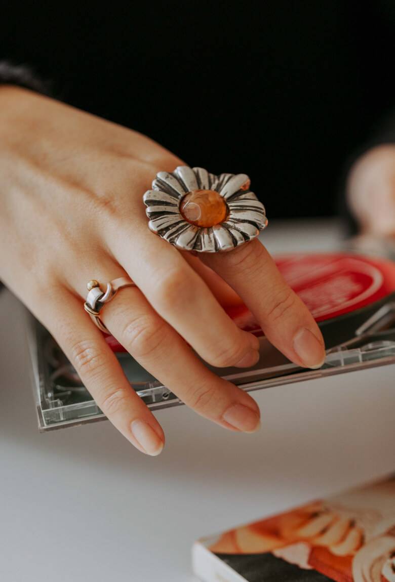 〈オトロアクセソリオ〉のフラワーリング