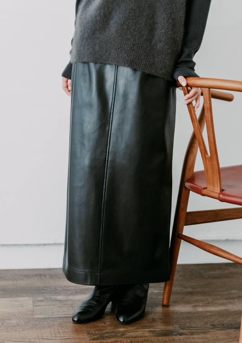 〈デミルクス ビームス〉のスカート