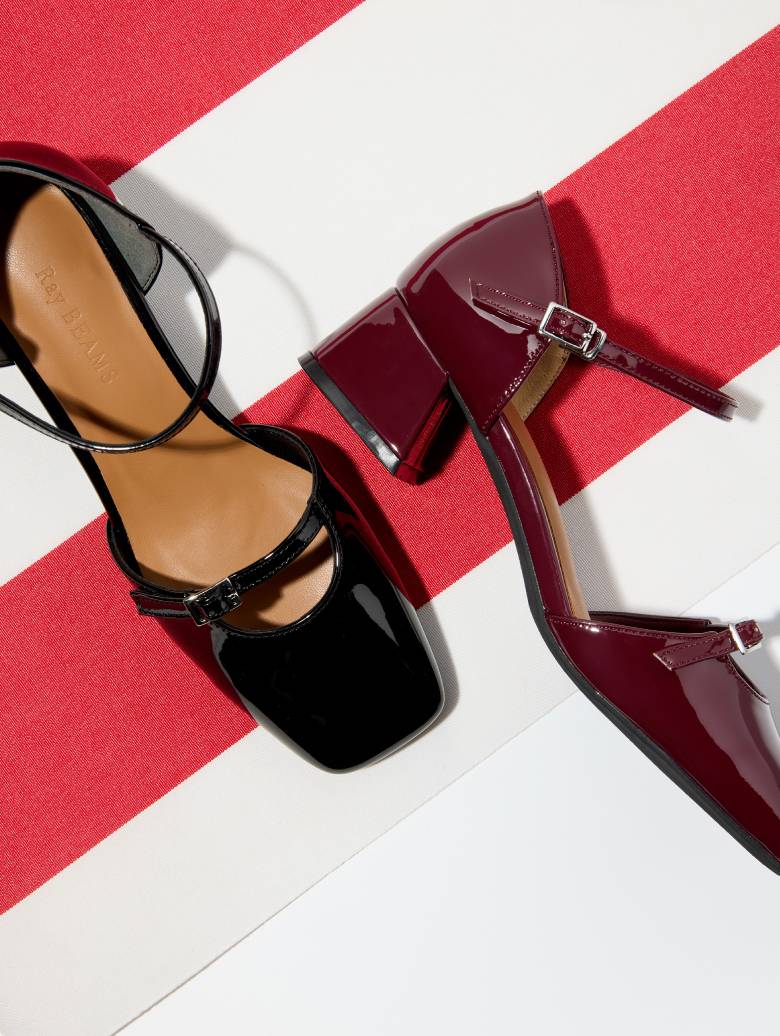 〈レイ ビームス〉のパンプス