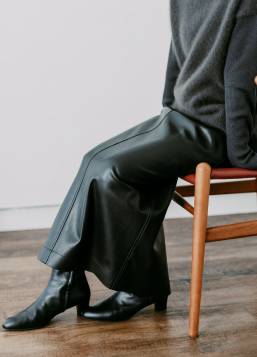 〈デミルクス ビームス〉のスカート