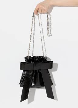 〈レイ ビームス〉のリボンバッグ