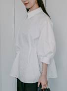 〈デミルクス ビームス〉のブラウス