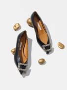 〈ピッピシック〉のパンプス