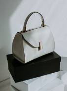 〈ジャンニ ノターロ〉のハンドバッグ