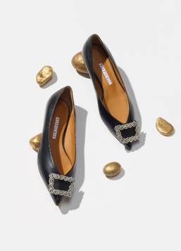 〈ピッピシック〉のパンプス