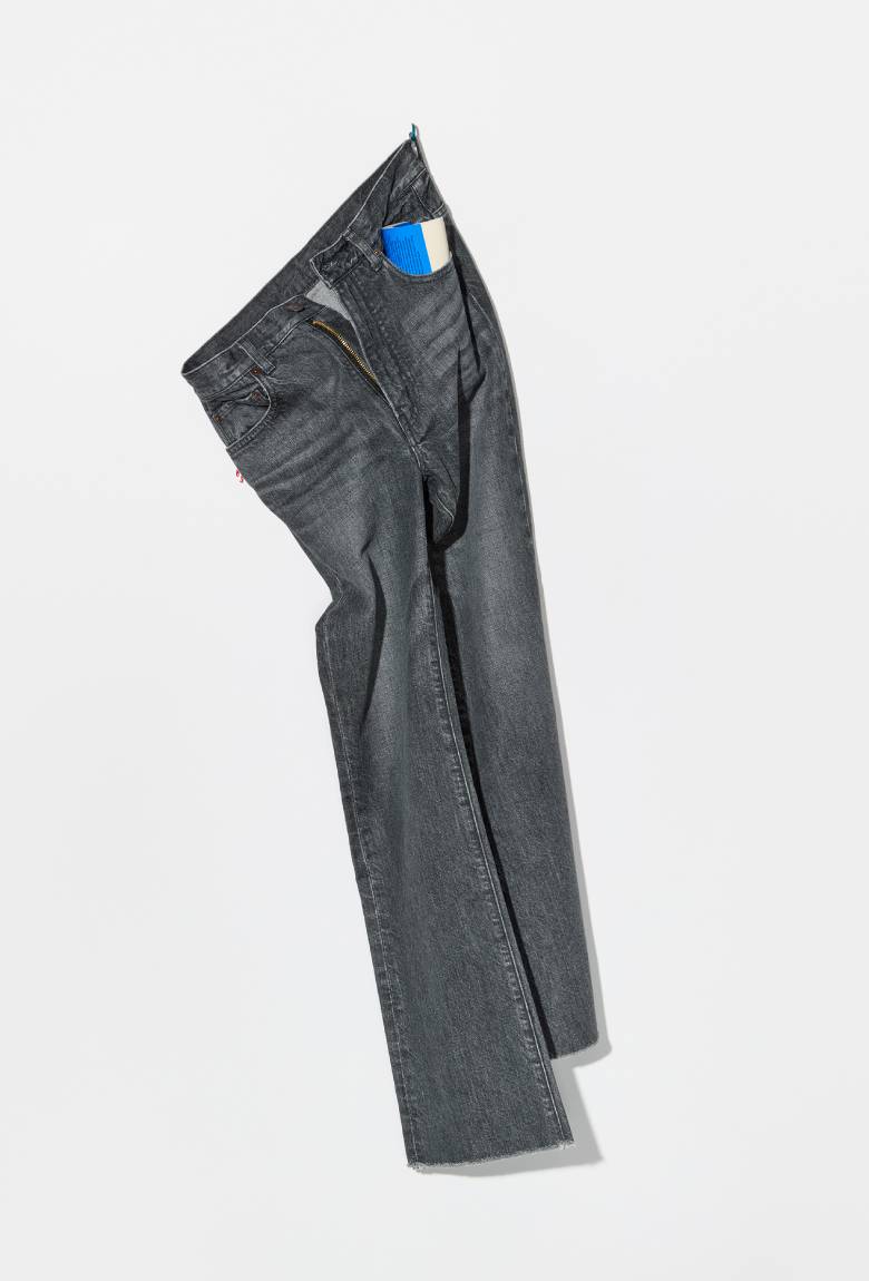 〈ビームス ジャパン〉のフレアデニム