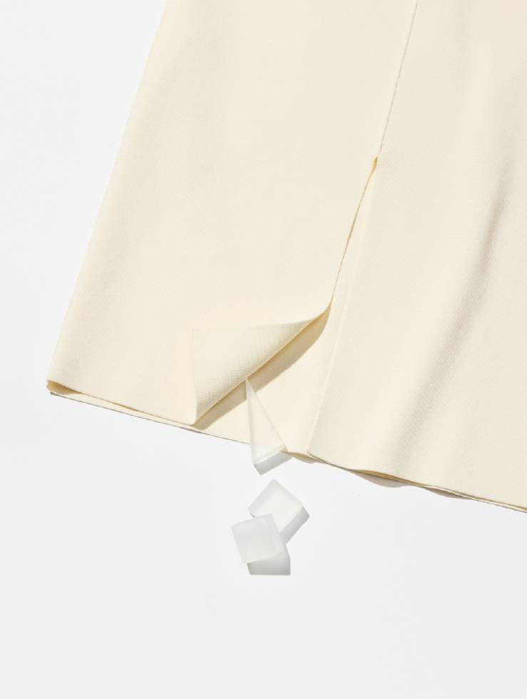 〈デミルクス ビームス〉のタイトスカート