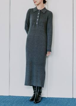 〈レイ ビームス〉のリブニットポロワンピース