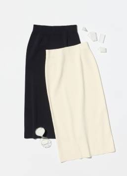 〈デミルクス ビームス〉のタイトスカート