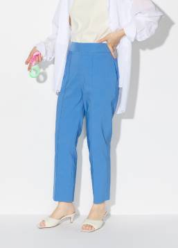 〈AK+1〉のストレッチパンツ